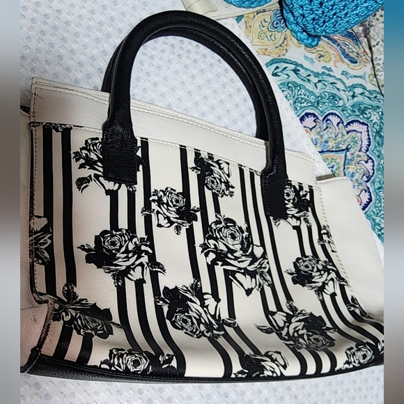 BETSEY JOHNSON EUC BOW SATCHEL BAG - Picture 10 of 10